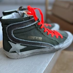 Brand new Slide Penstar in army green canvas with an ice-colored star

Size: 40